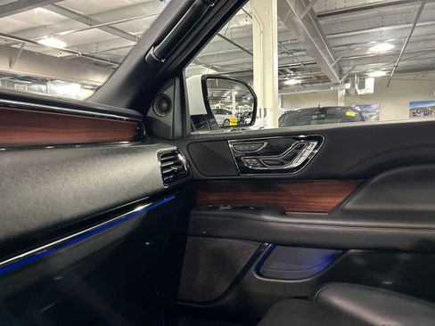 Used 2022 Lincoln Navigator L Reserve w/ Monochromatic Package AWD/4WD image 19