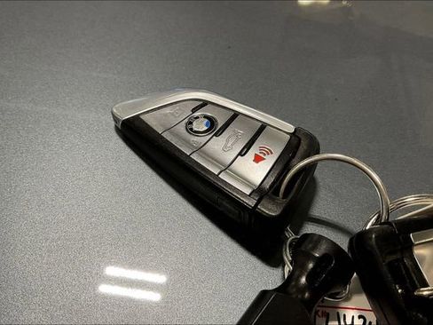 Used 2018 BMW 530i xDrive AWD/4WD image 11