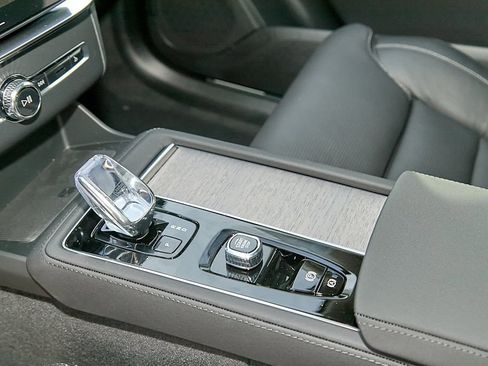 New 2026 Volvo XC90 B6 Ultra w/ Protection Package image 16