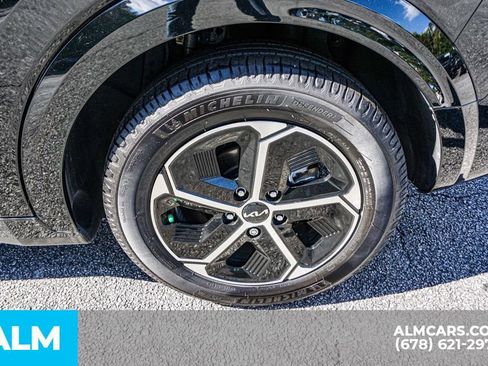 Used 2023 Kia Niro SX image 18