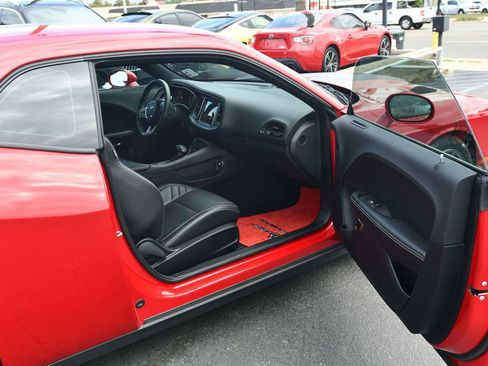 Used 2016 Dodge Challenger SRT Hellcat RWD image 17