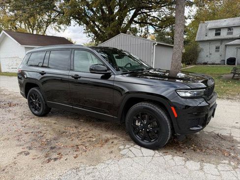 Certified 2024 Jeep Grand Cherokee L Laredo image 3