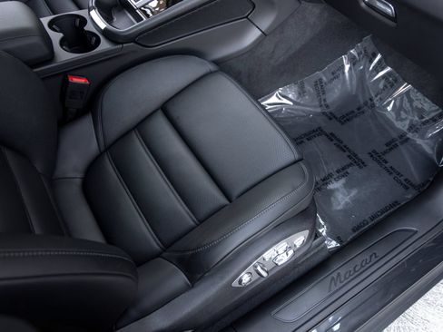 Certified 2026 Porsche Macan AWD/4WD image 52