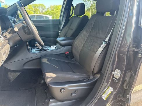 Used 2021 Jeep Grand Cherokee Laredo AWD/4WD image 10