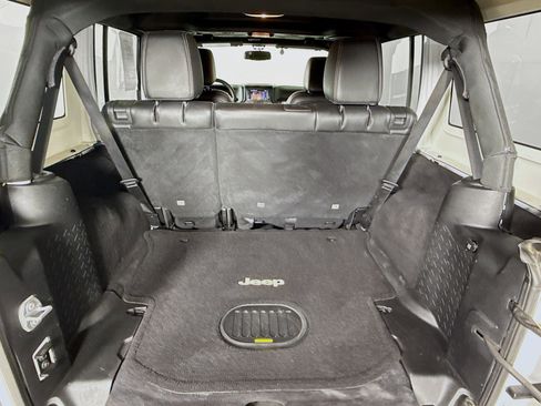 Used 2017 Jeep Wrangler Unlimited Rubicon image 31