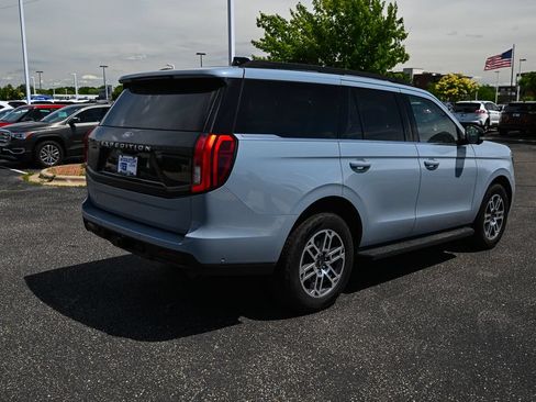 Used 2025 Ford Expedition Active AWD/4WD image 5