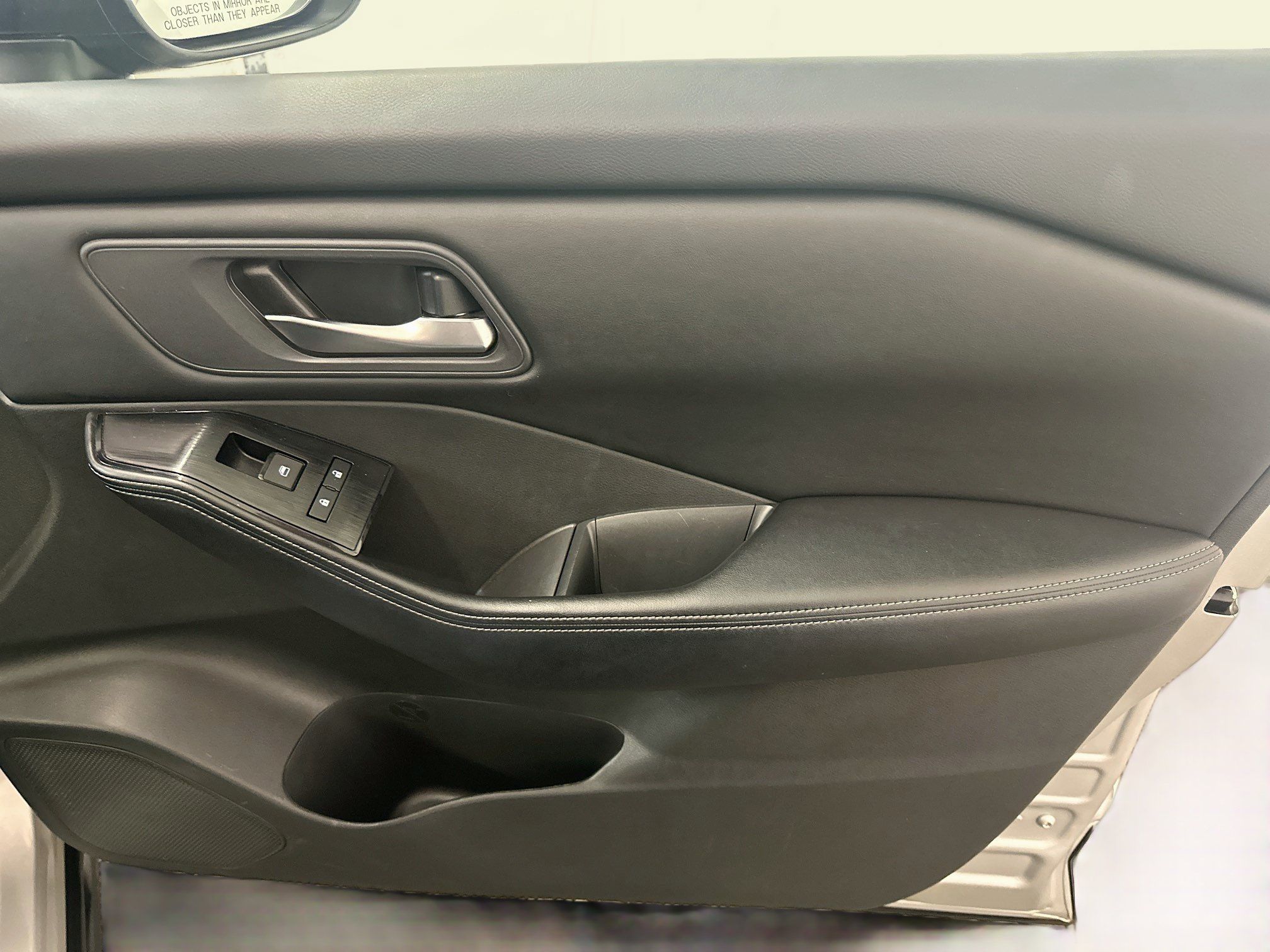 Used 2025 Nissan Rogue SV AWD/4WD image 33