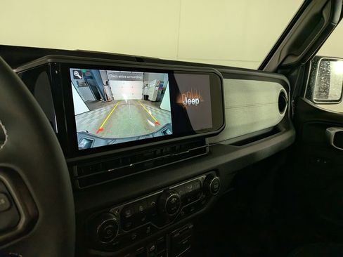 Certified 2025 Jeep Gladiator Willys image 24