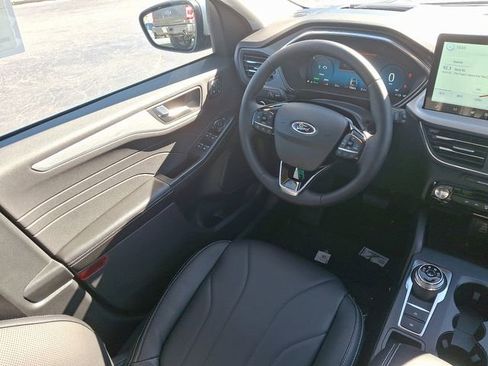 New 2025 Ford Escape SE w/ PHEV Premium Package FWD image 10
