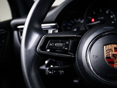 Certified 2026 Porsche Macan AWD/4WD image 17