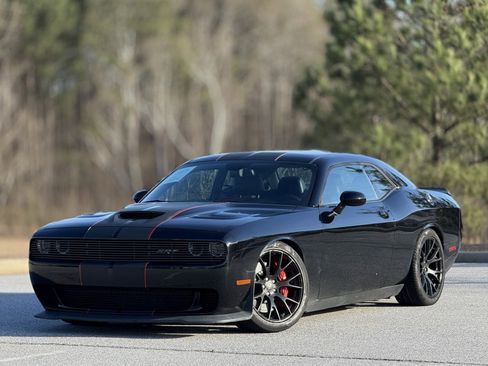 Used 2016 Dodge Challenger SRT Hellcat image 7