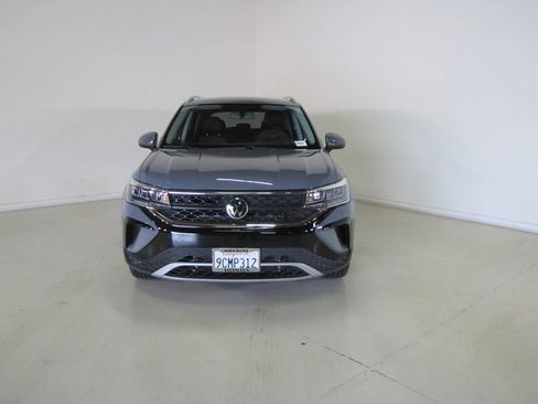 Used 2022 Volkswagen Taos SE image 2