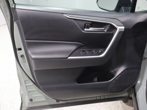 Used 2019 Toyota RAV4 XLE AWD/4WD image 13
