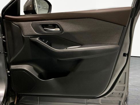 Used 2022 Nissan Rogue SV image 27