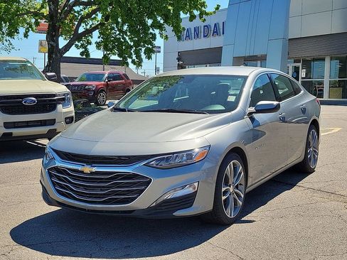 Used 2024 Chevrolet Malibu LT FWD image 2