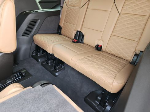 Certified 2024 Cadillac Escalade Premium Luxury w/ Performance Package image 31