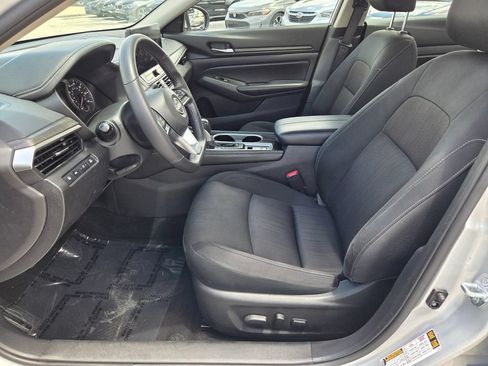 Used 2024 Nissan Altima 2.5 SV w/ SV Premium Package FWD image 4