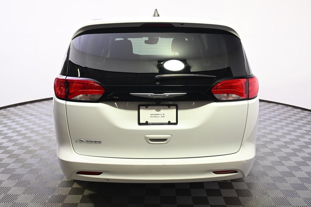 Used 2024 Chrysler Voyager LX FWD image 5