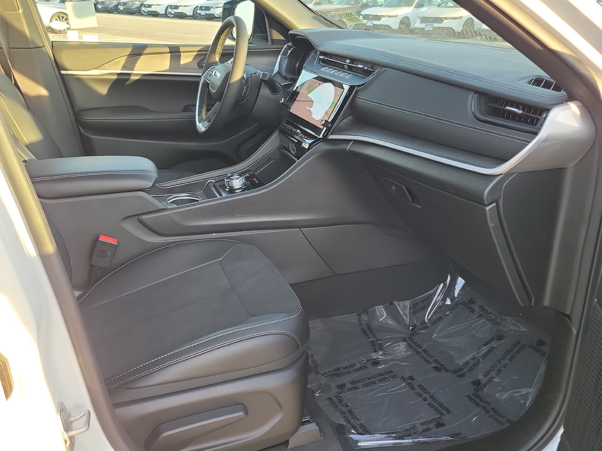 New 2026 Jeep Grand Cherokee Altitude AWD/4WD image 14
