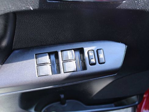 Used 2018 Toyota RAV4 XLE FWD image 23