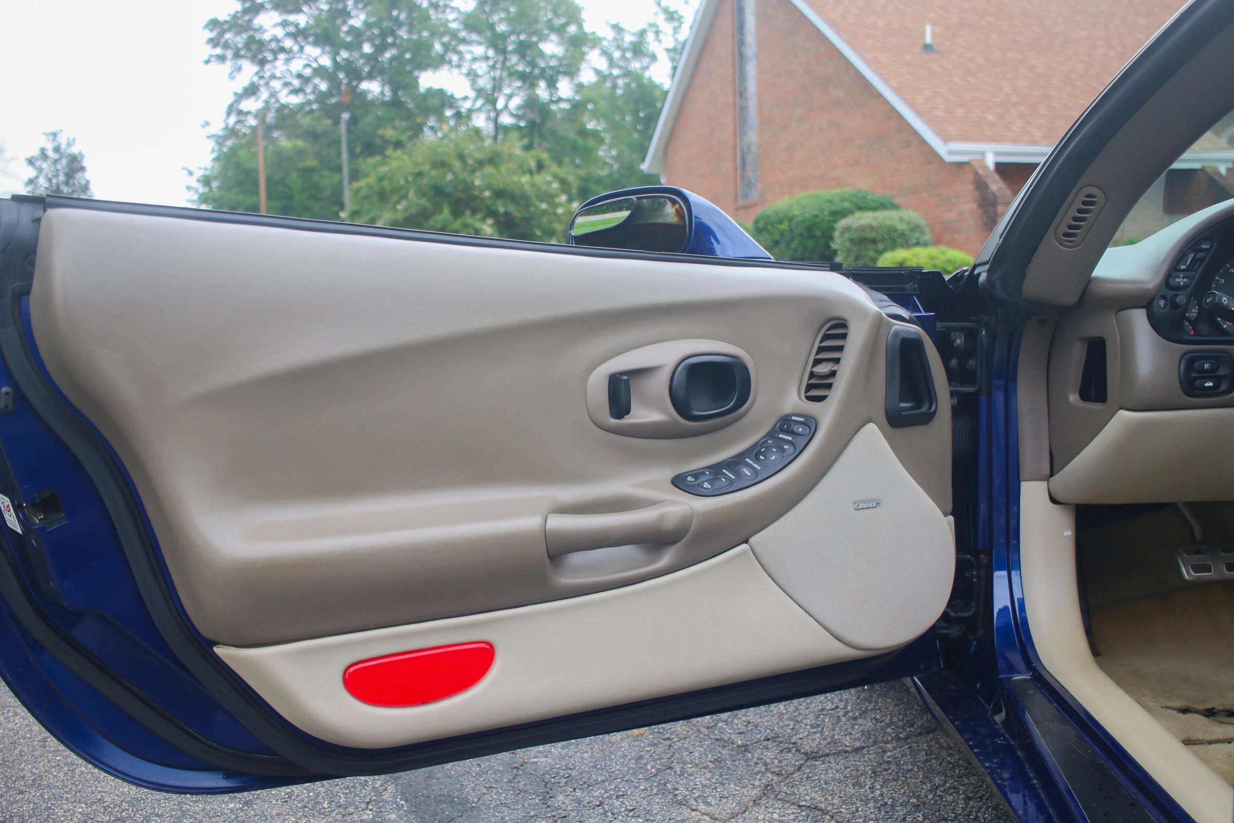 Used 2004 Chevrolet Corvette Convertible w/ Preferred Equipment Group RWD image 13