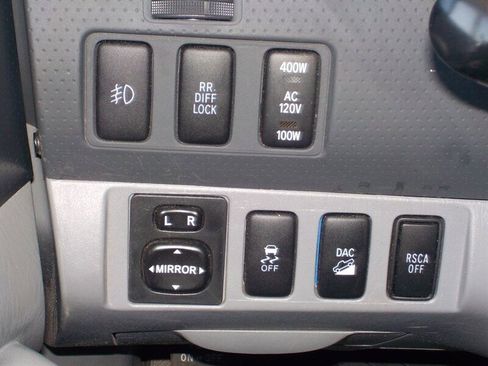 Used 2015 Toyota Tacoma 4x4 Double Cab w/ TRD Off-Road Package image 22