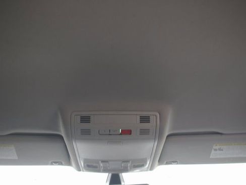 Used 2016 Volkswagen e-Golf SE image 13