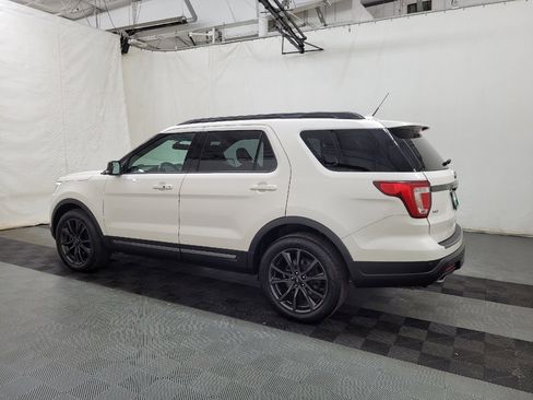 Used 2018 Ford Explorer XLT w/ Equipment Group 202A AWD/4WD image 3
