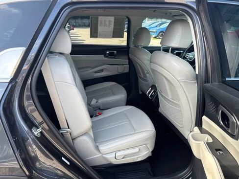 Certified 2023 Kia Sorento EX AWD/4WD image 11