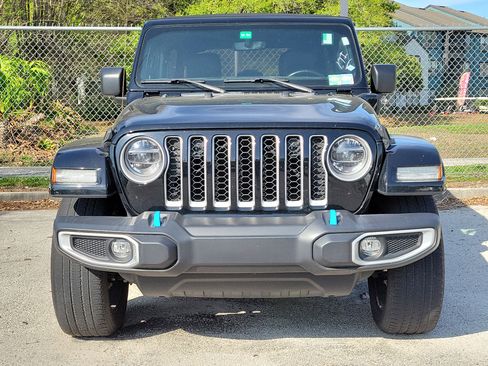 Used 2022 Jeep Wrangler Unlimited Sahara w/ Cold Weather Group image 2