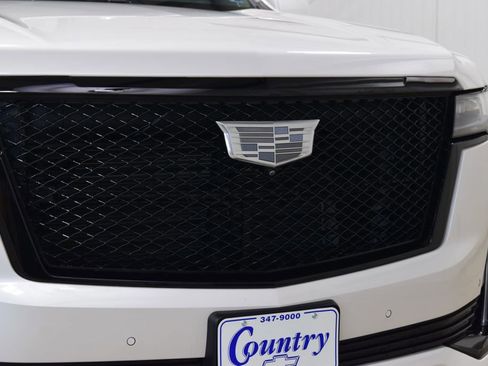 Used 2024 Cadillac Escalade ESV Sport Platinum w/ LPO, ONYX Package AWD/4WD image 11