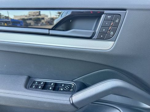 Certified 2025 Porsche Cayenne AWD/4WD image 12