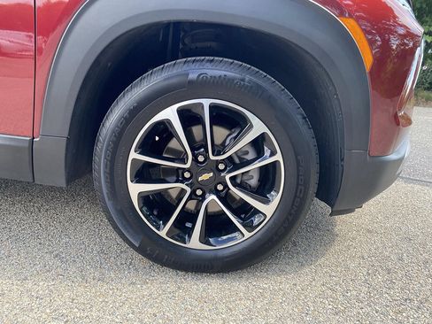 Used 2025 Chevrolet TrailBlazer LT AWD/4WD image 22