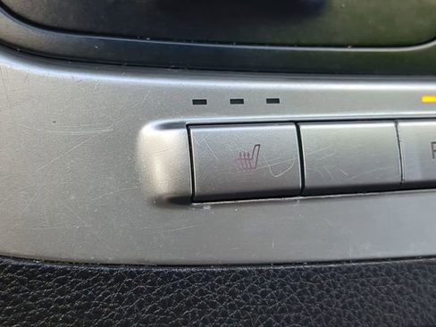 Used 2025 Kia Carnival FWD image 23