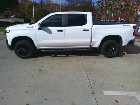 Used 2021 Chevrolet Silverado 1500 LT Trail Boss w/ Convenience Package II image 8