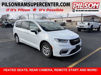 Used 2023 Chrysler Pacifica Touring-L