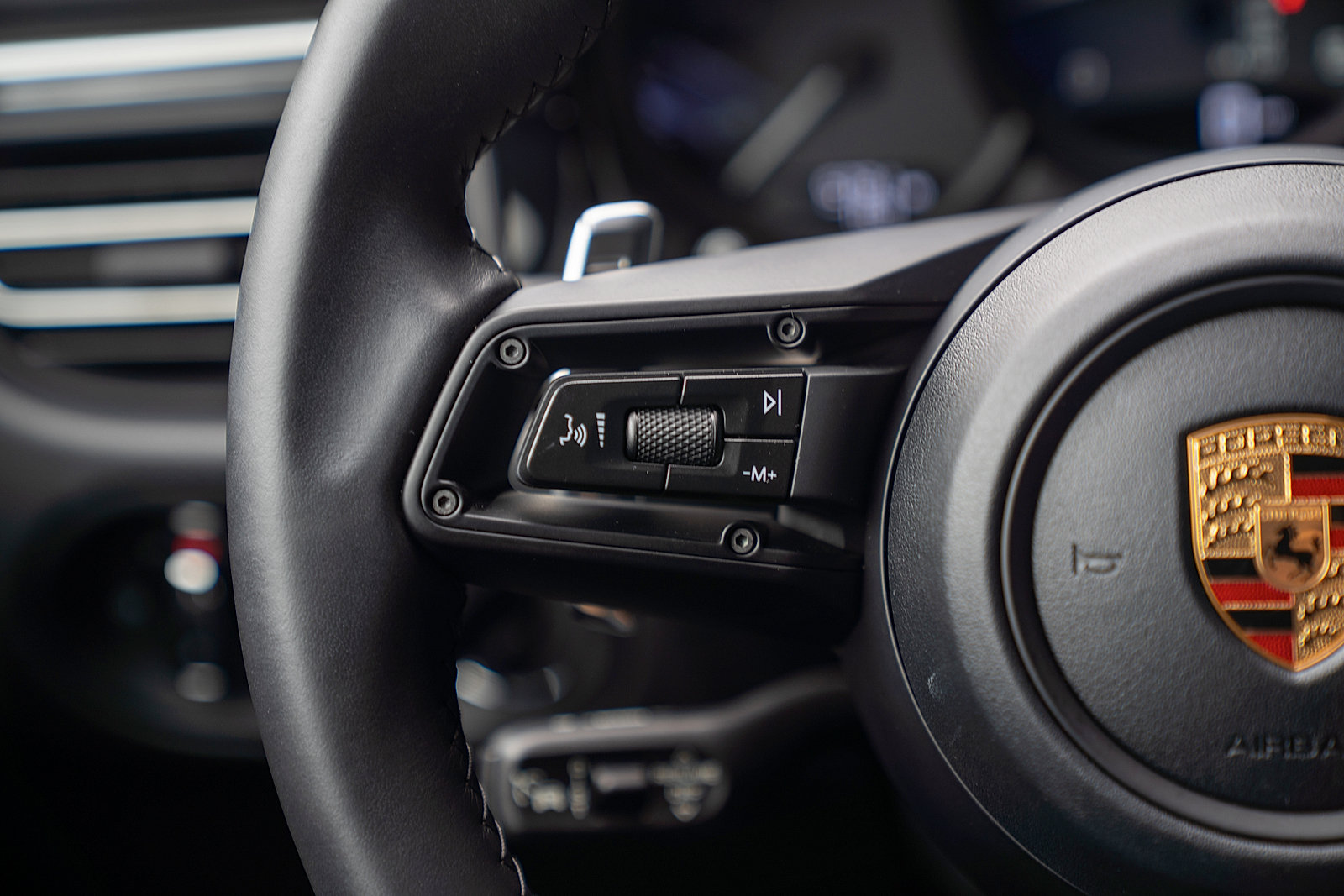 Certified 2026 Porsche Macan T AWD/4WD image 7
