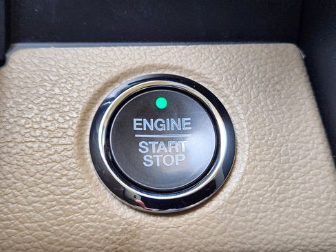 Used 2020 Ford F150 Lariat RWD image 17