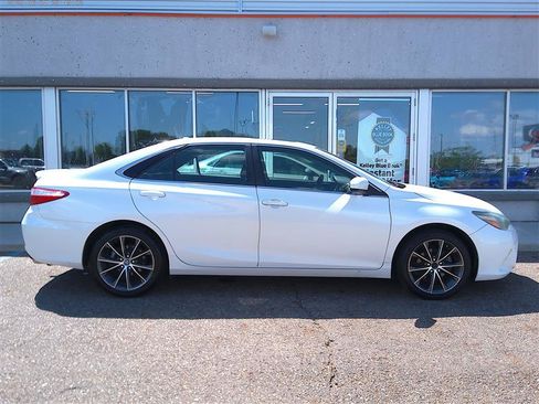 Used 2015 Toyota Camry XSE FWD image 4
