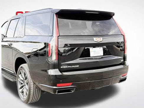 Used 2023 Cadillac Escalade ESV Sport AWD/4WD image 3