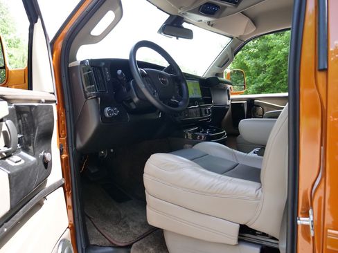 Used 2025 GMC Savana 2500 Extended w/ Driver Convenience Package RWD image 21