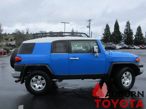 Used 2007 Toyota FJ Cruiser 4WD image 3