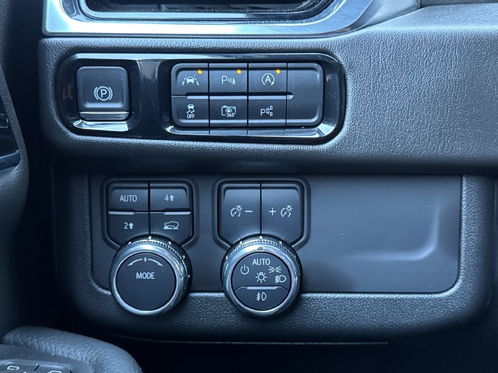 Used 2025 GMC Yukon Denali AWD/4WD image 38
