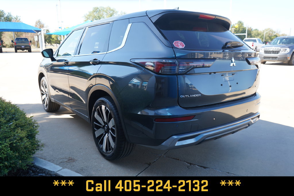 Used 2025 Mitsubishi Outlander SE FWD image 11