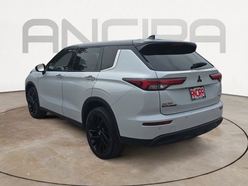 Used 2023 Mitsubishi Outlander SE Black Edition FWD image 8