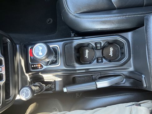Used 2022 Jeep Wrangler Unlimited Sahara w/ Cold Weather Group image 29