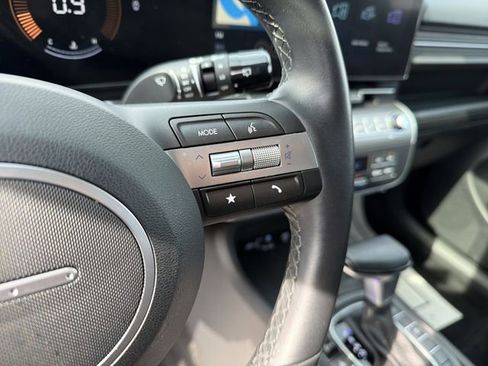 Used 2025 Hyundai Kona SEL image 21