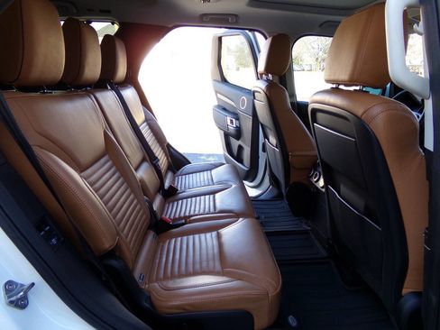 Used 2019 Land Rover Discovery HSE image 23