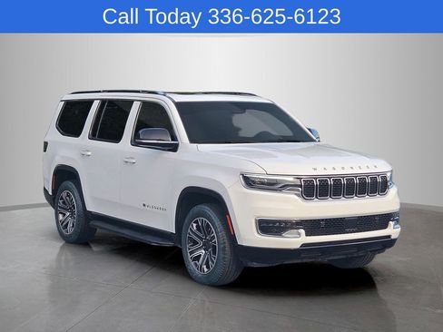 Used 2024 Jeep Wagoneer 4WD w/ Premium Group I image 7