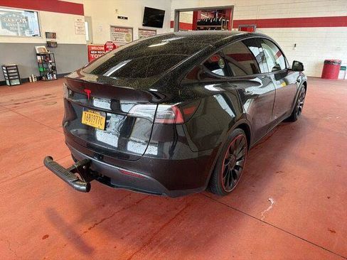 Used 2023 Tesla Model Y Performance AWD/4WD image 3